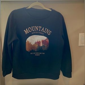 Super cute black crew neck 🖤🧡